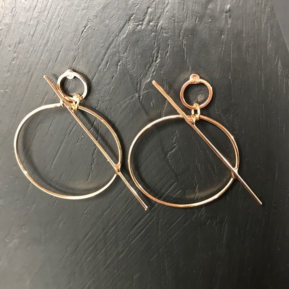 CLOSET REHAB Jewelry - 🆑 Geo Bar Hoops in Gold